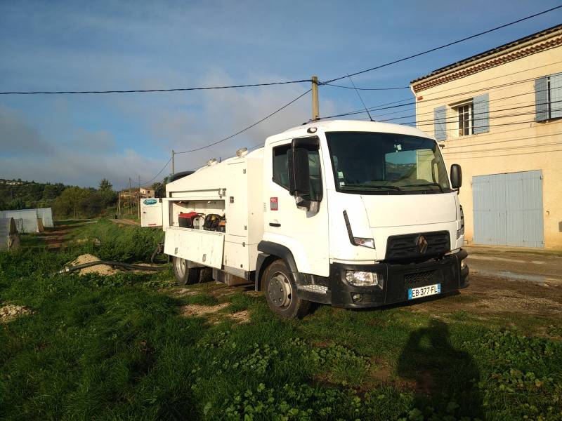 Camion de pompage pour vidange de fosses septiques et de bacs à graisse à Puyricard